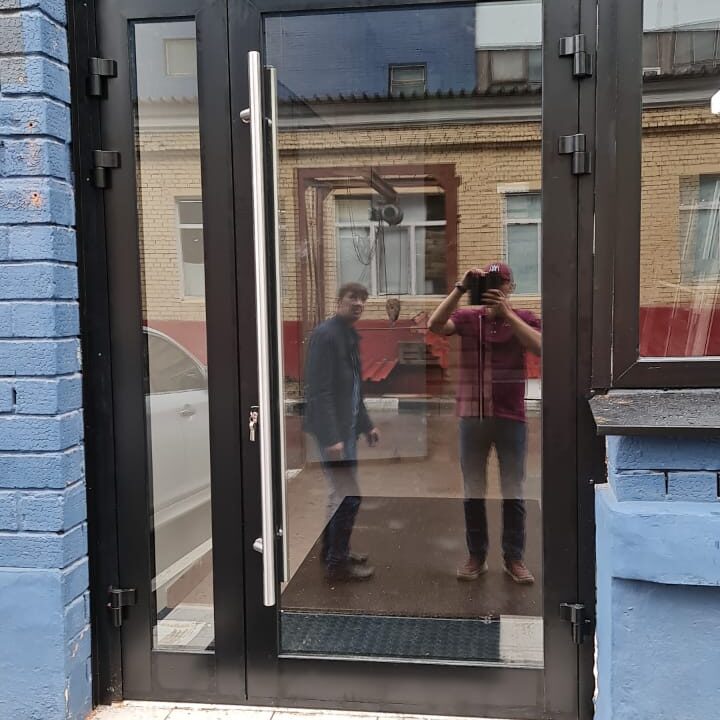 почему двери из алюминия популярны