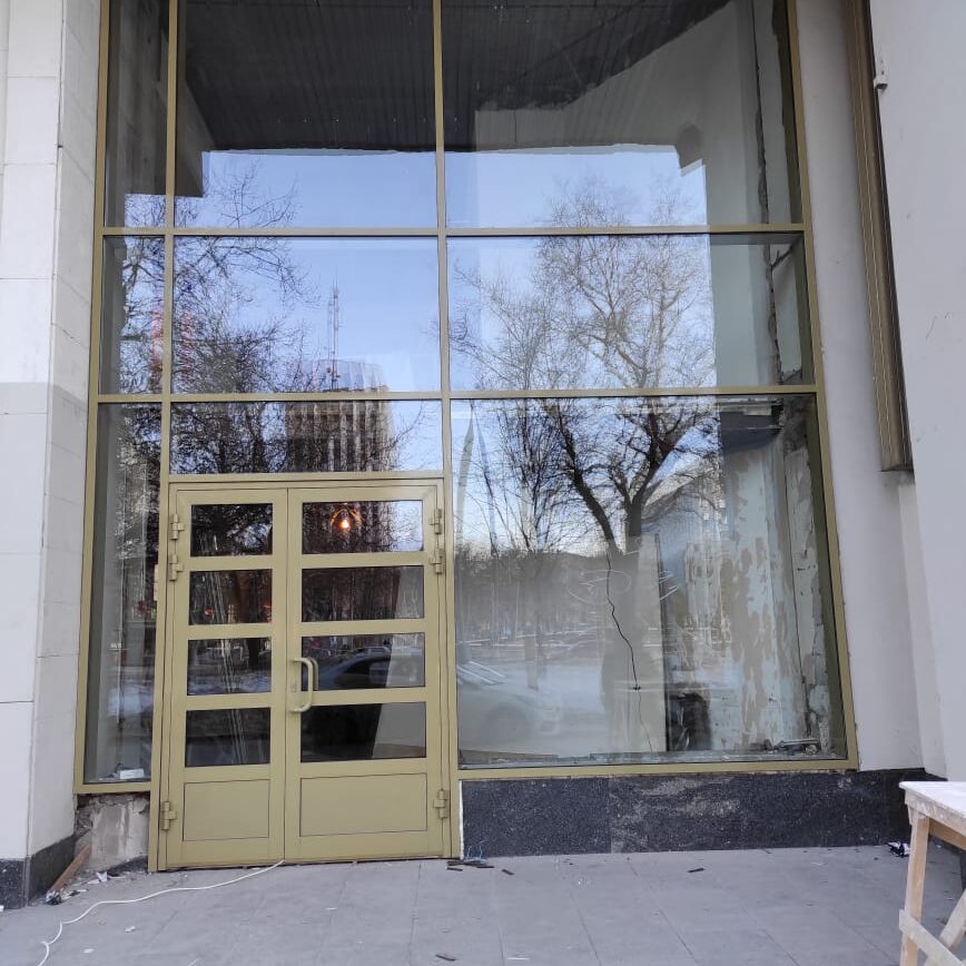 Витраж с дверным блоком