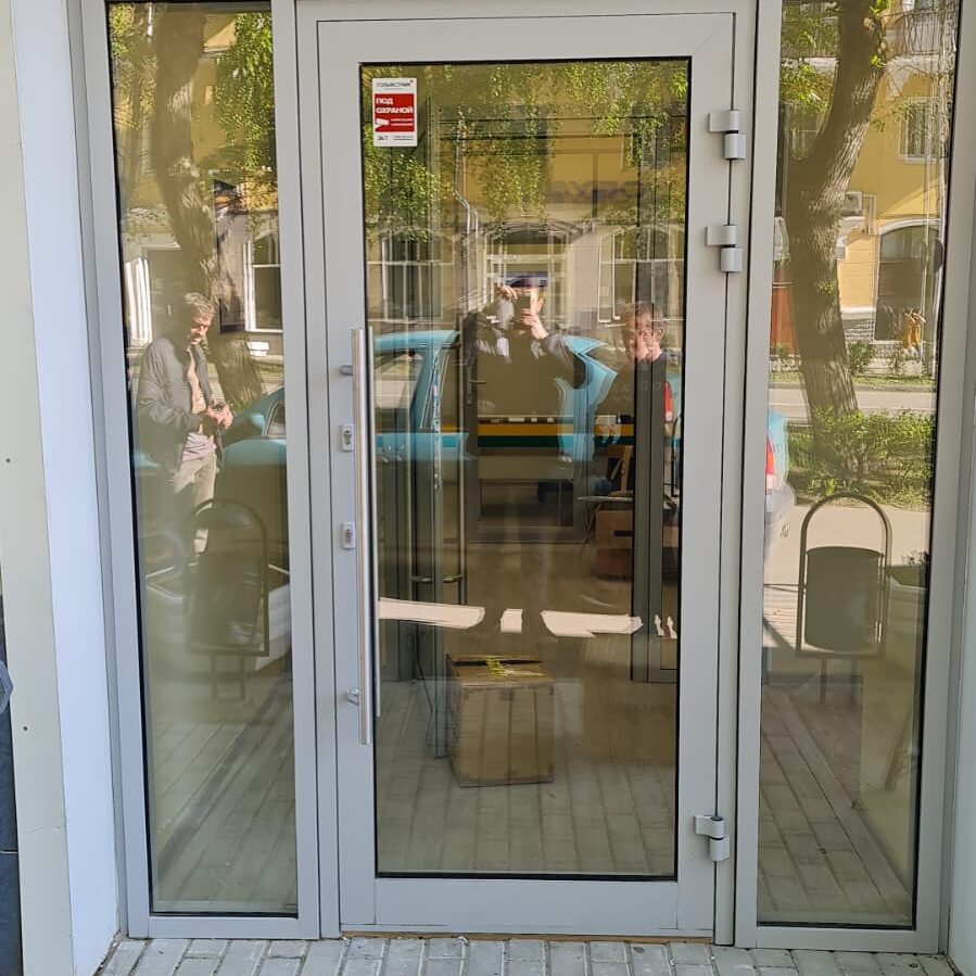 металлические двери - наружные и внутренние