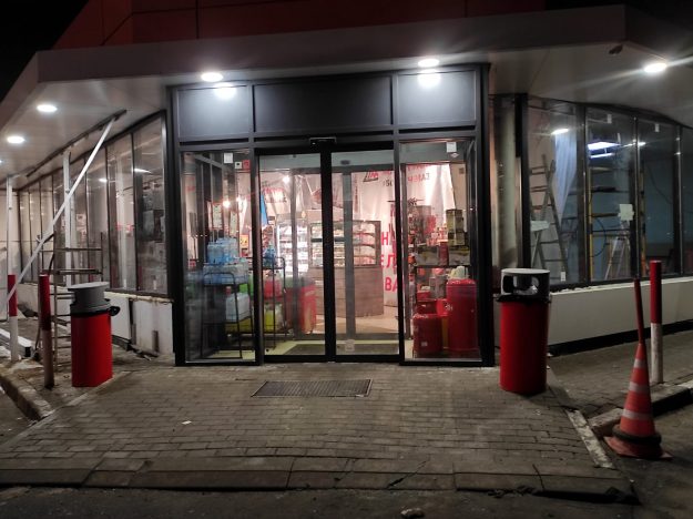 Входная группа с автоматическим дверным блоком Стародмитровское шоссе